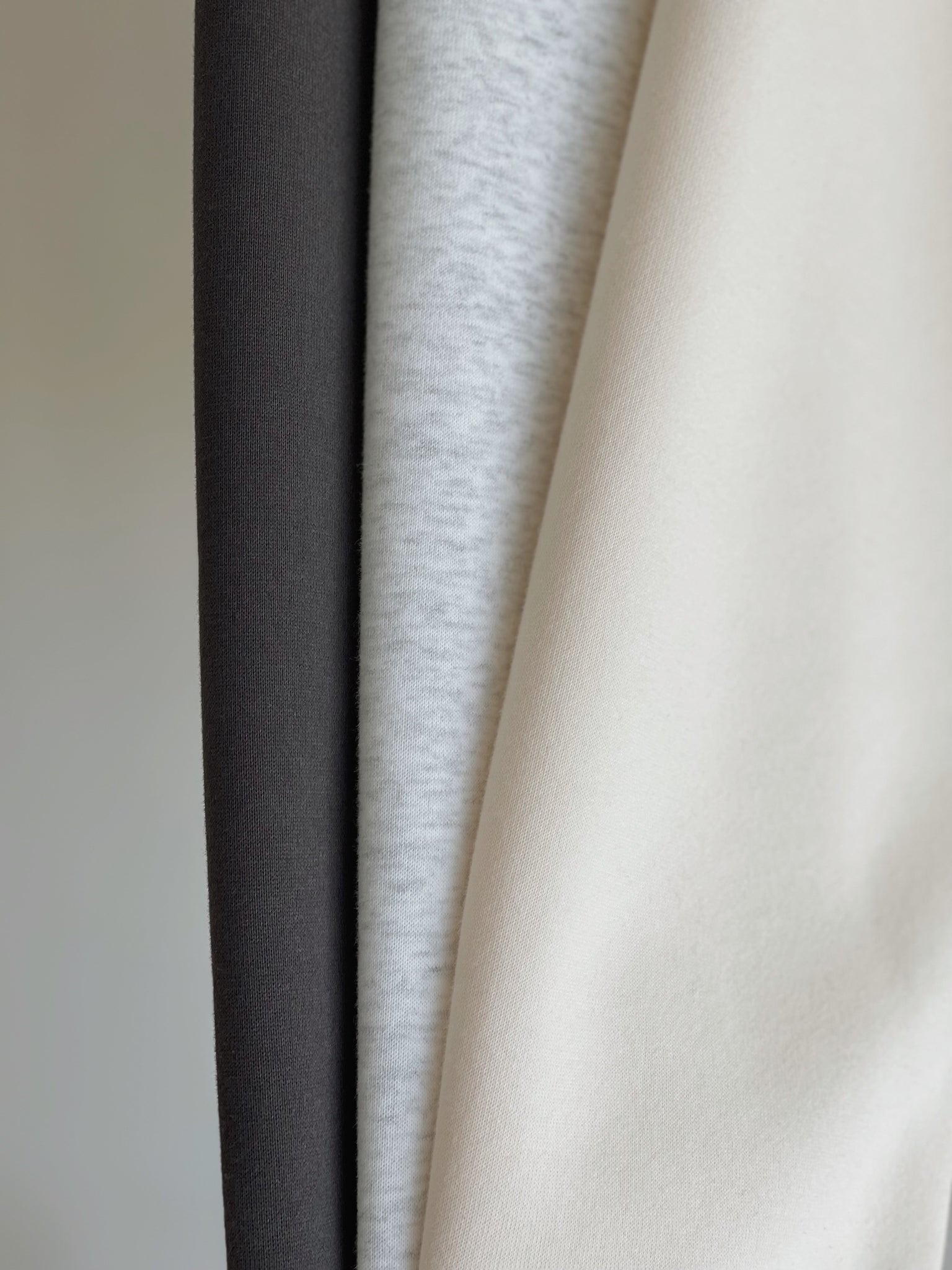 Contrast Embroidered Sweatshirt / 撞色刺绣字母卫衣