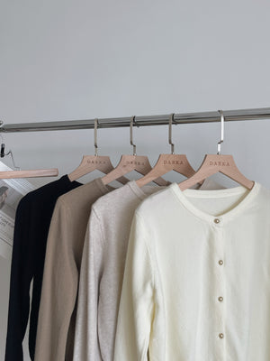 Soft Cloud Knit Cardigan / 软糯小金扣针织衫