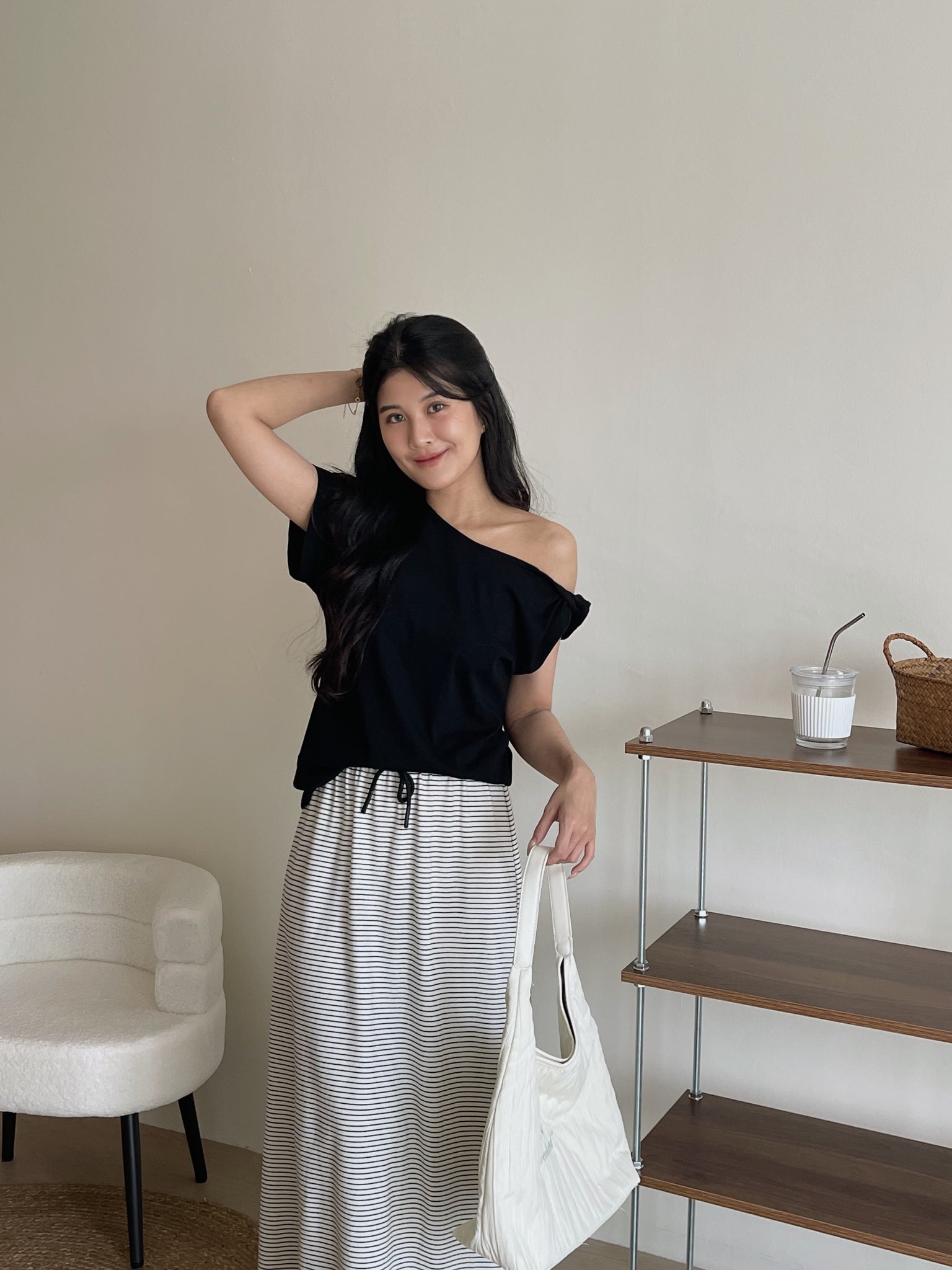 Knot Sleeve Casual Tee / 露锁骨显瘦扭结斜领T恤