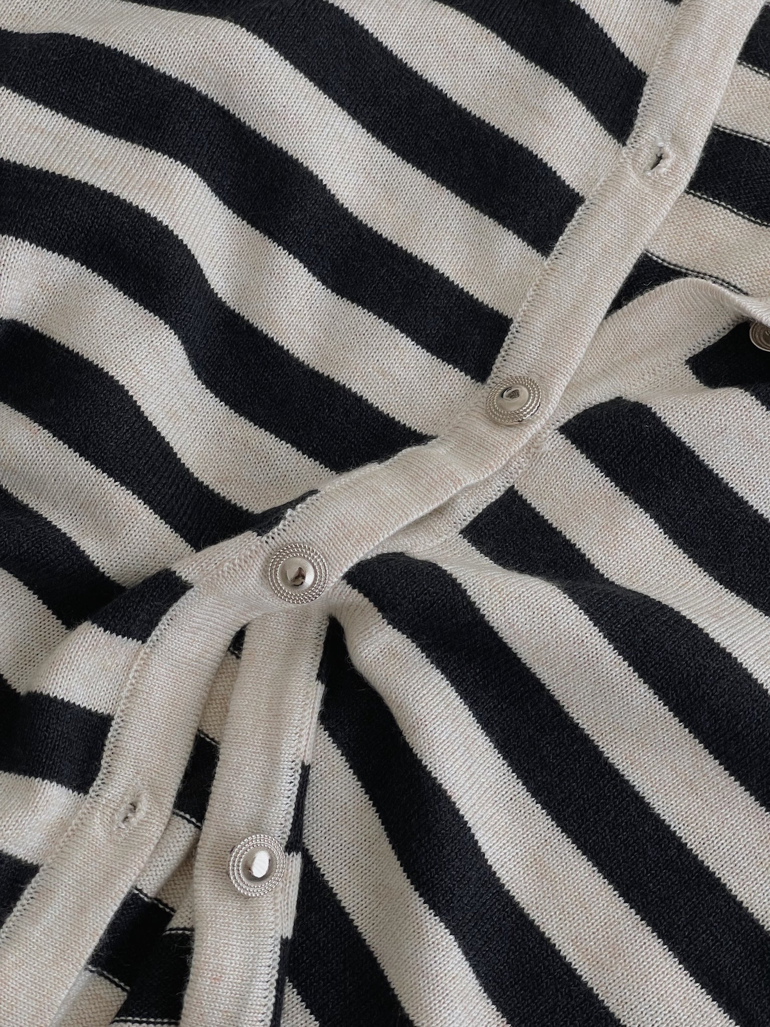 Unnie Style Stripes Cardigan / 韩系软糯条纹开衫