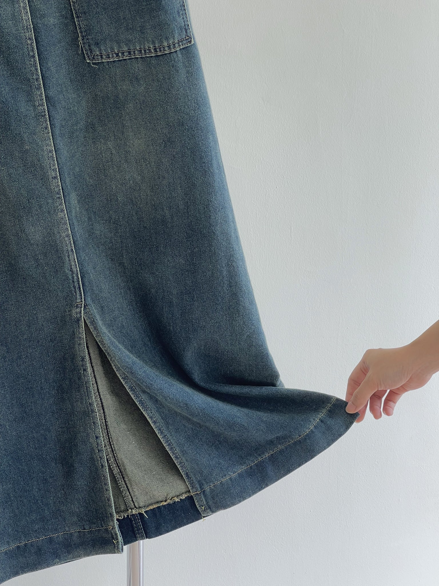 Back Split Denim Skirt / 后开衩牛仔裙