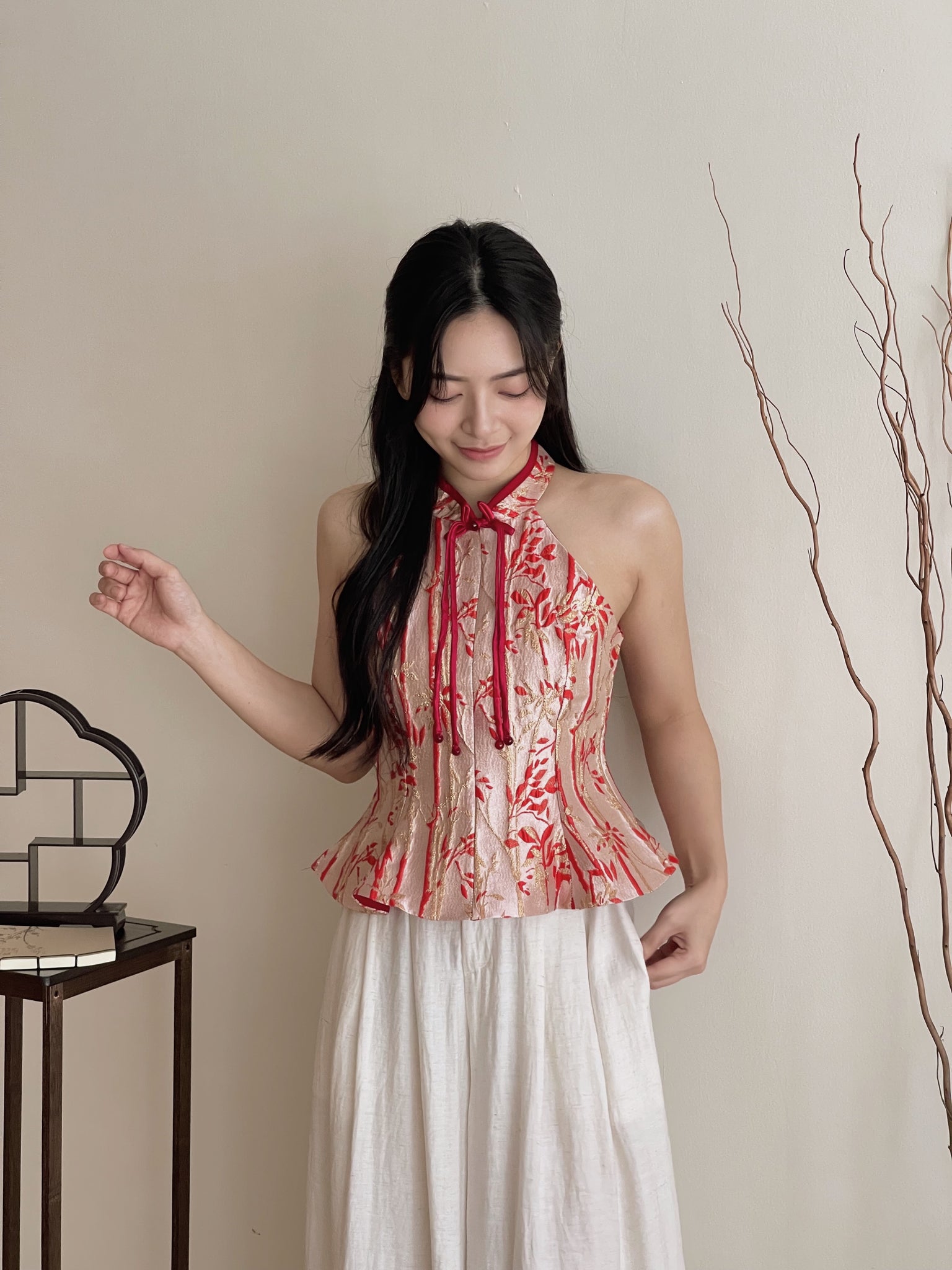 Lustrous Gold Brocade Halter Top / 金缕流芳-浮雕提花旗袍上衣