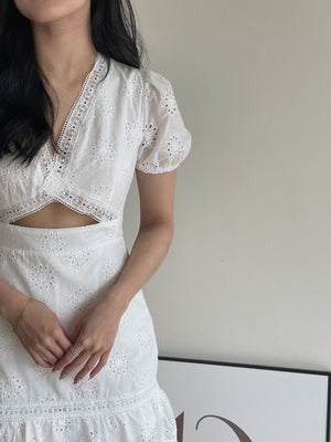Eyelet Embroidered Cutout Dress / 挖空设计感连衣裙