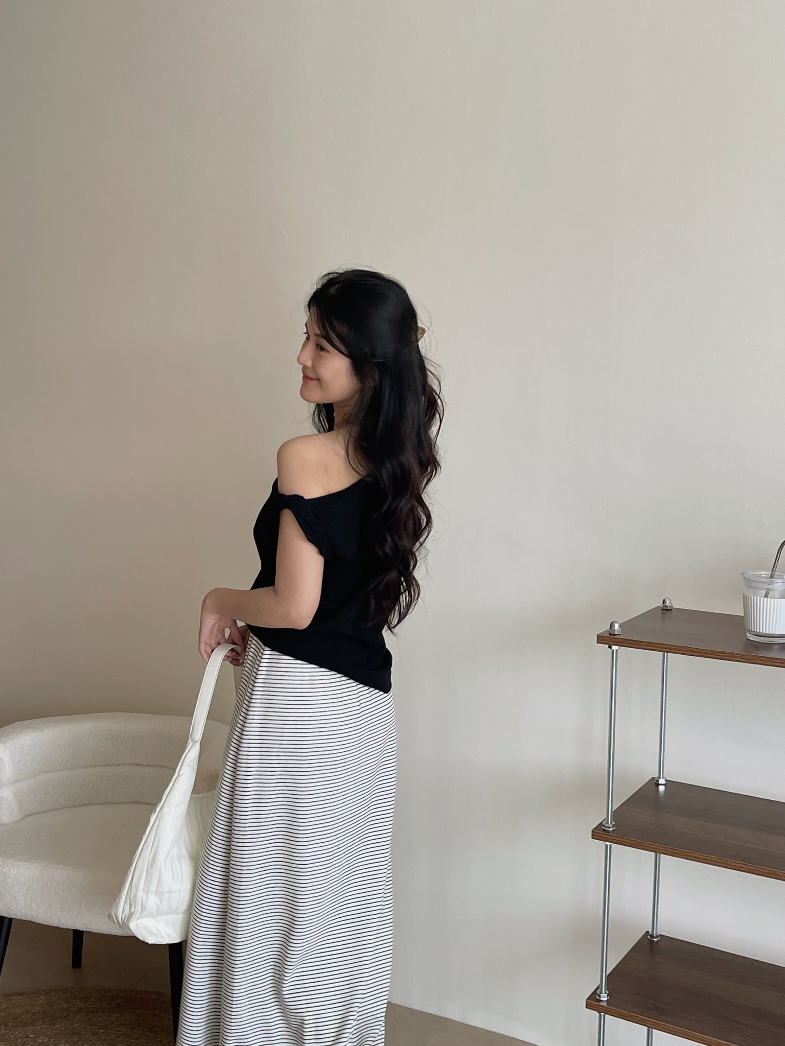 Knot Sleeve Casual Tee / 露锁骨显瘦扭结斜领T恤