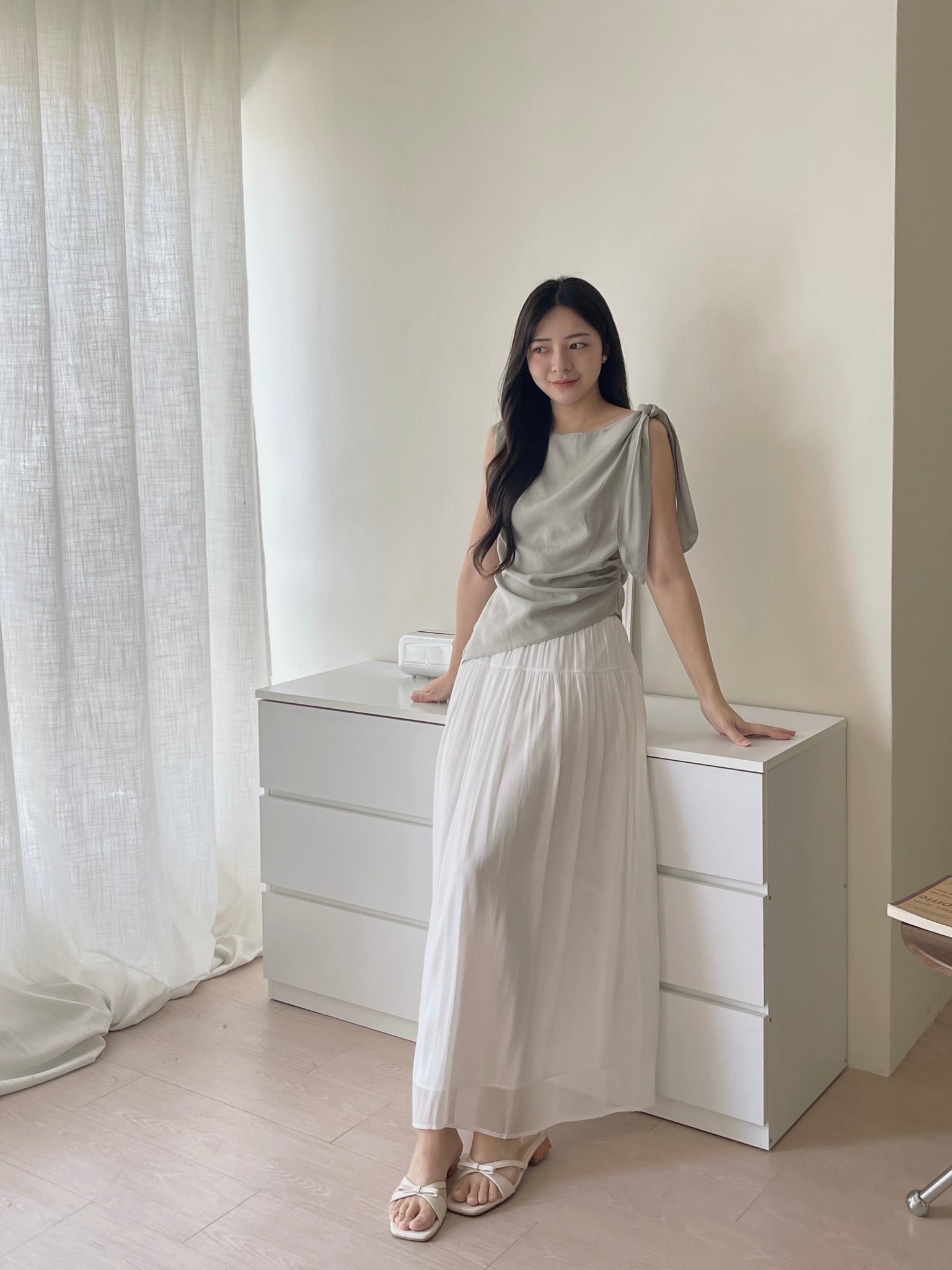 Wide Shoulder Ribbon Top / 宽领单肩系带不规则小衫