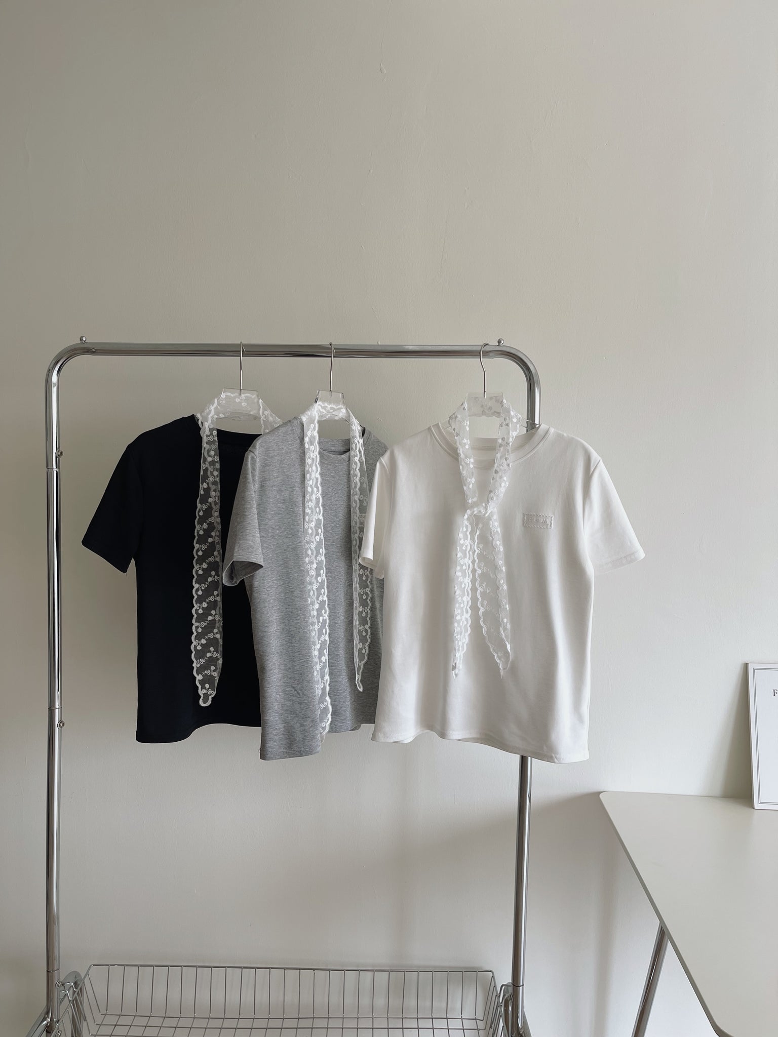 Lace Tie Plain Tee / 蕾丝带简约T恤