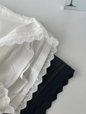 Lace Trim Casual Pants / 甜美蕾丝边条休闲短裤