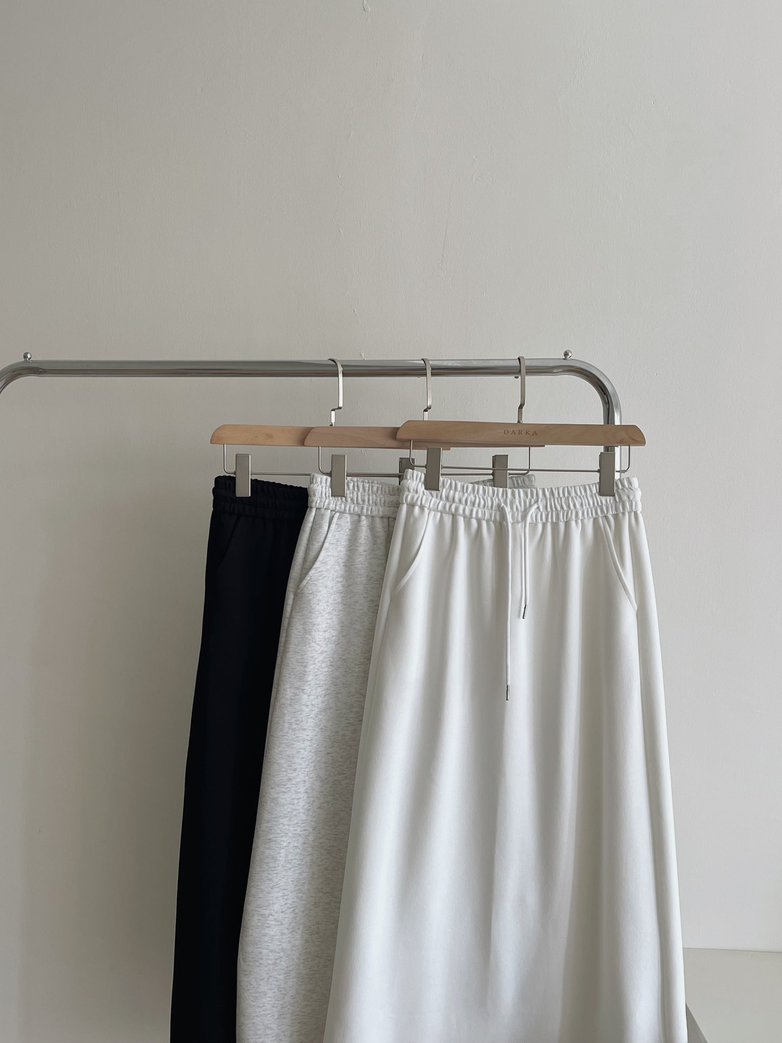 Comfortable Sporty Midi Skirt / 简约舒适半身卫裙