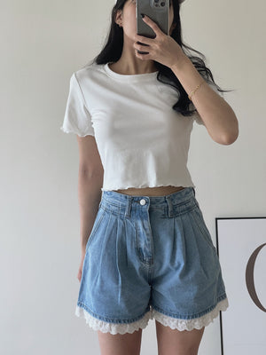 Lace Edge Denim Shorts / 牛仔拼接蕾丝短裤