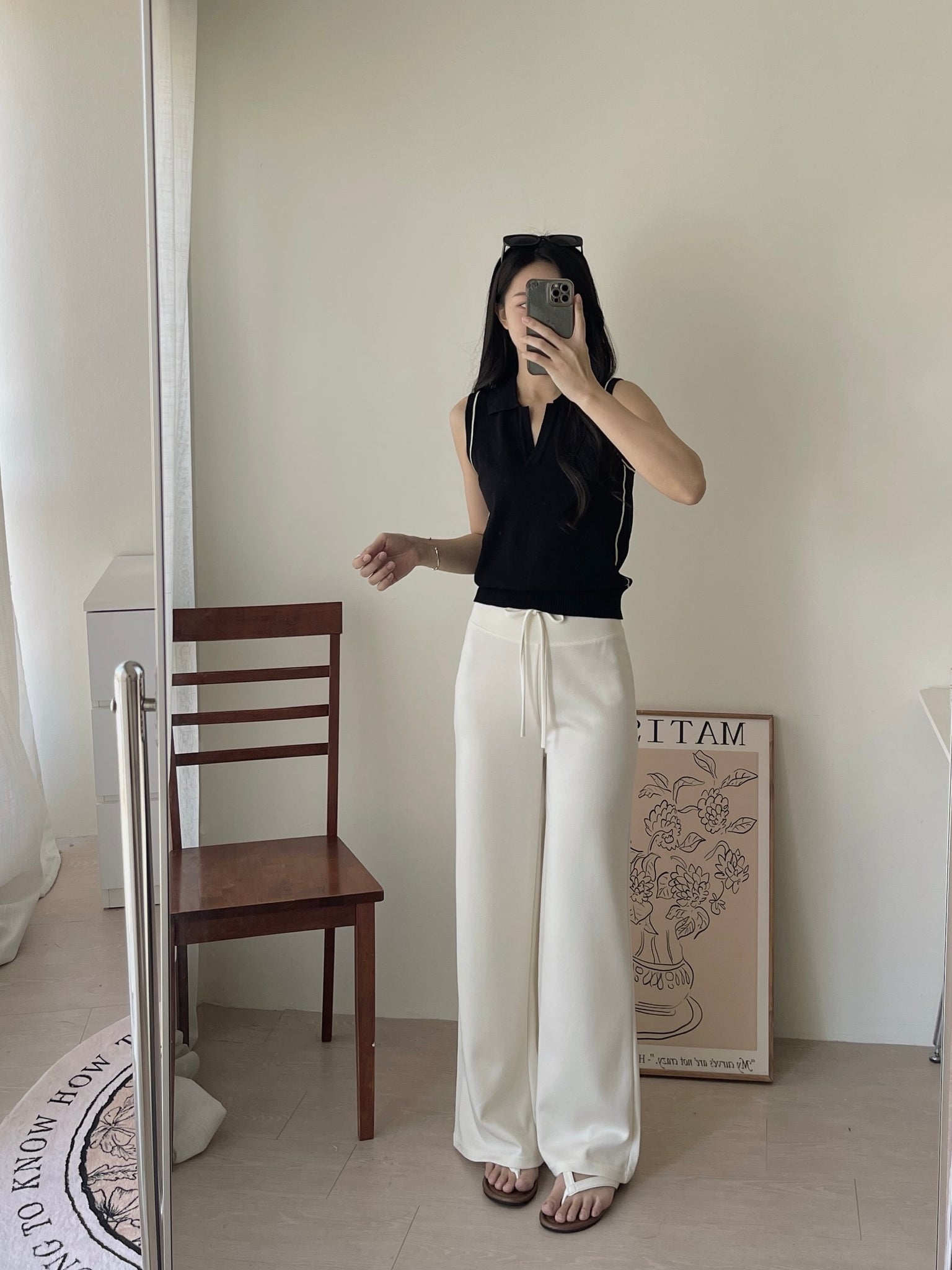 Vneck Sleeveless Knit Top / 显瘦尖领针织无袖上衣