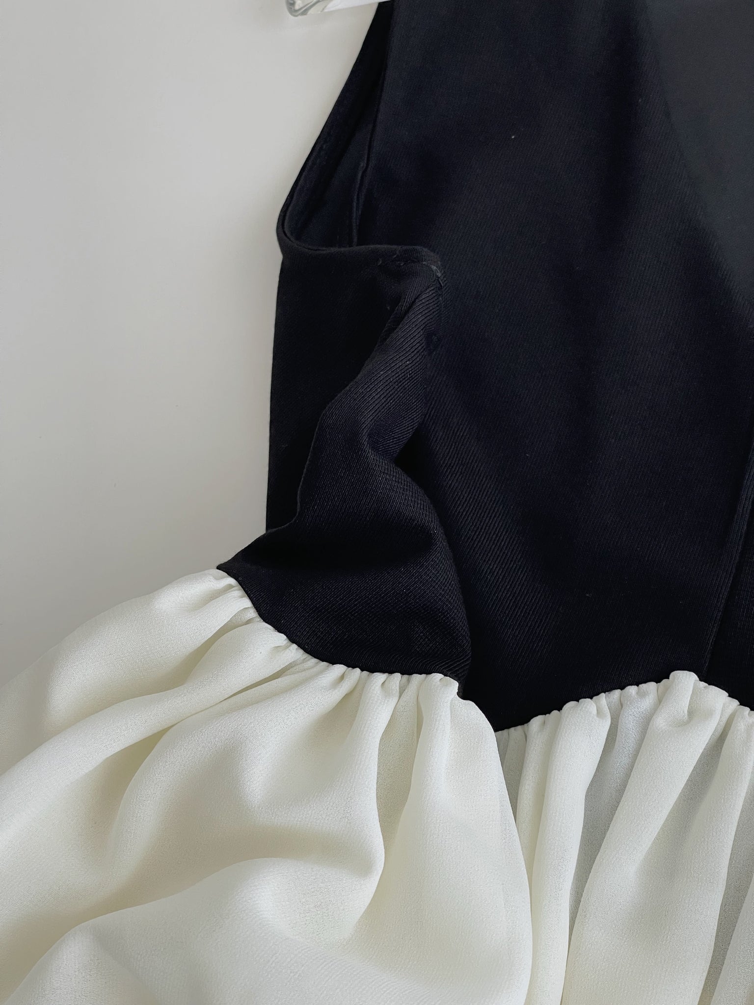 Puff Hem Spliced Top / 轻熟网纱花苞摆上衣