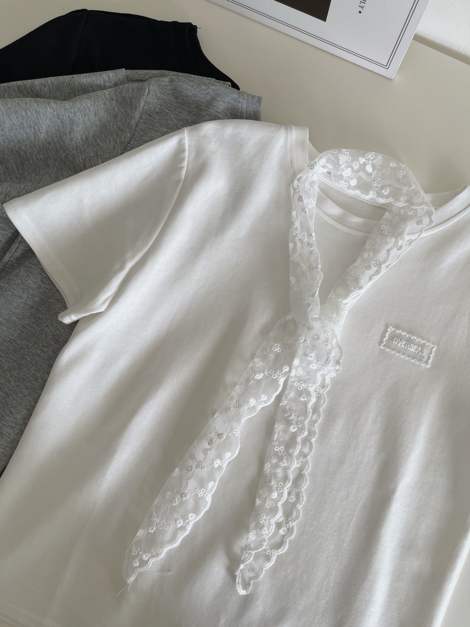 Lace Tie Plain Tee / 蕾丝带简约T恤
