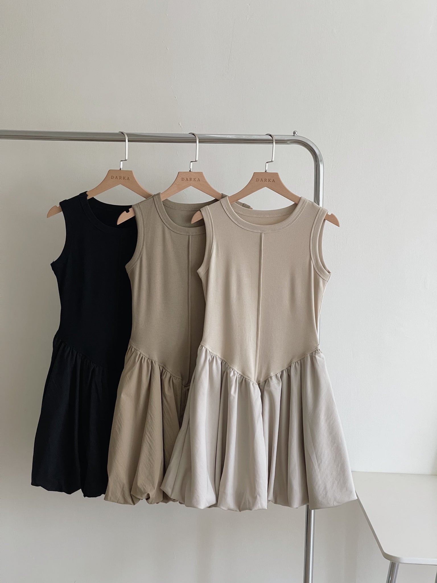 Puff Hem Babydoll Dress / 背心拼接花苞连身裙