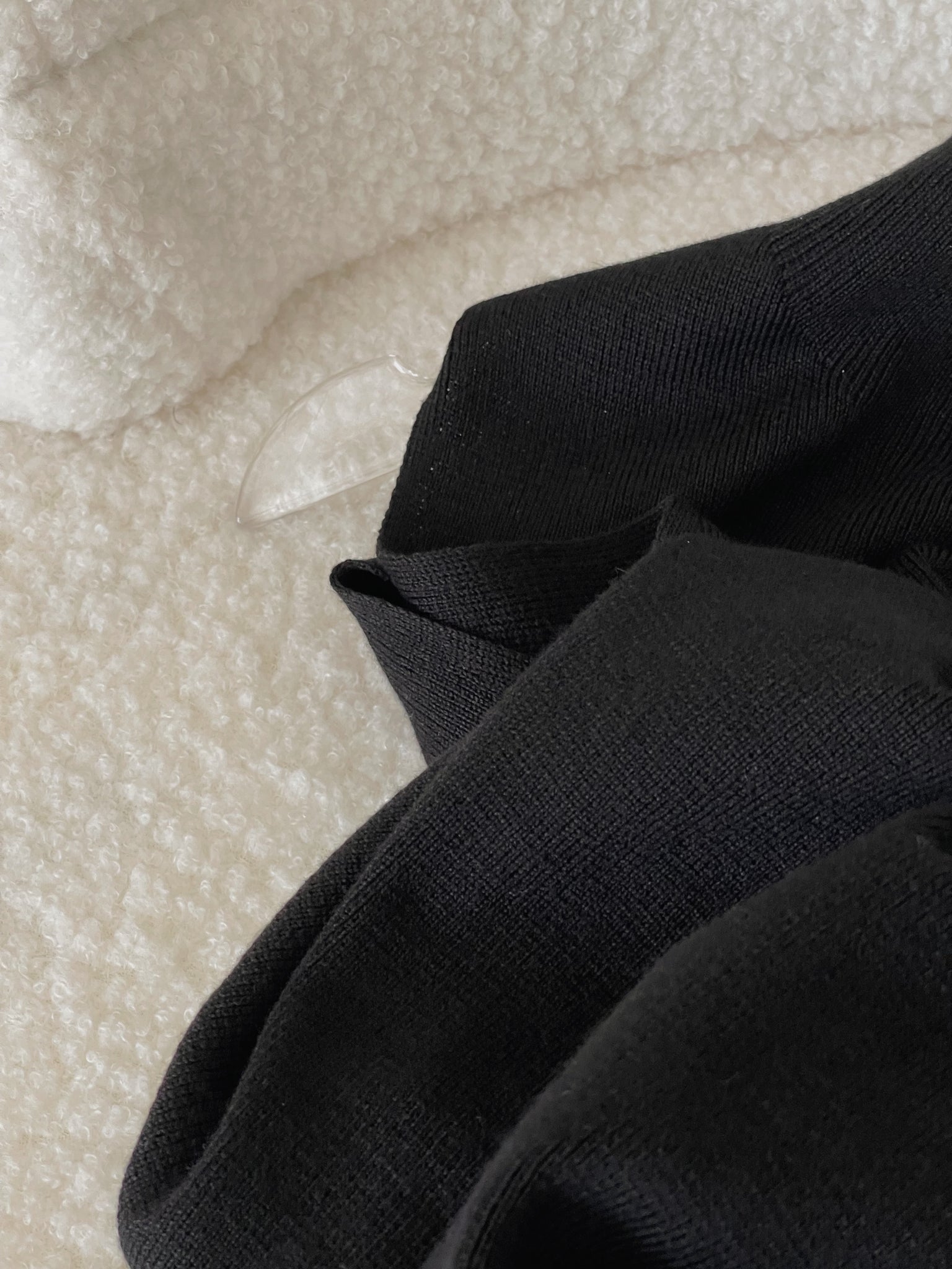 Asymmetrical Cutout Tank Top / 挂脖挖空单肩针织上衣