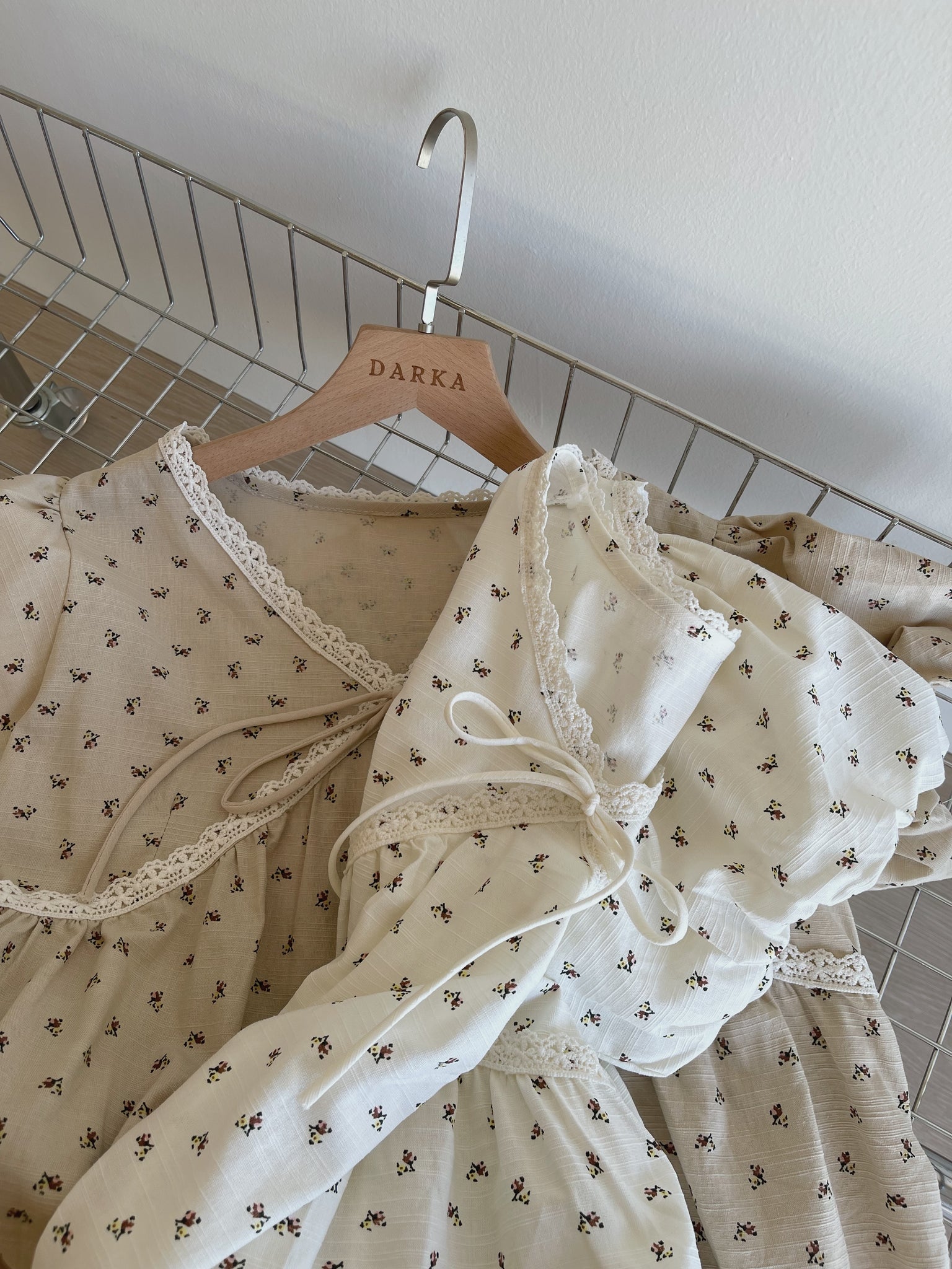Mimosa French Blouse / 碎花蕾丝拼接上衣
