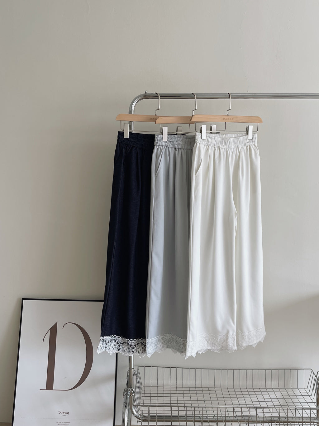 Hem Spliced Lace Pants / 蕾丝拼接花边阔腿裤