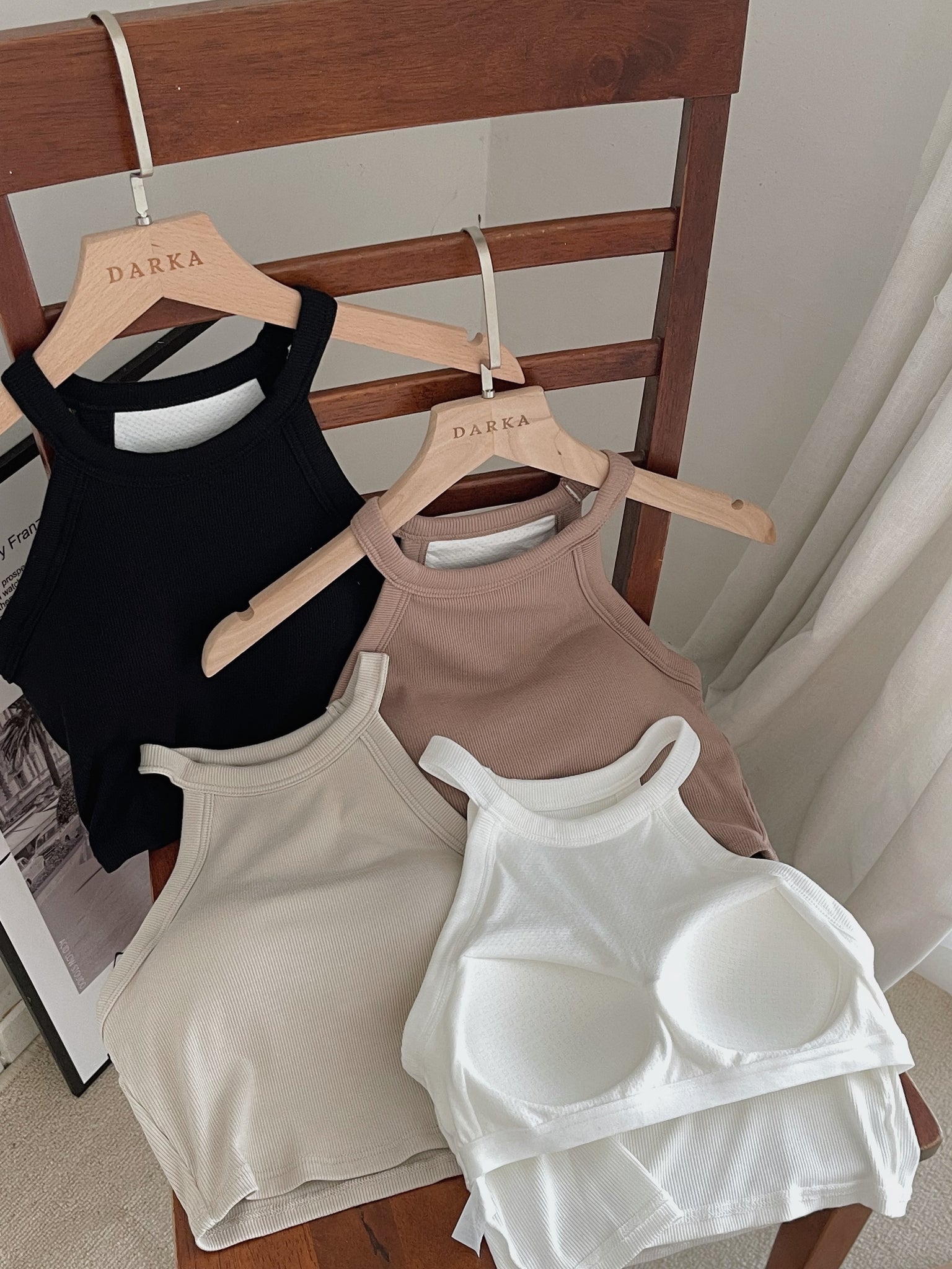 Halterneck Padded Top / 挂脖显锁骨胸垫上衣