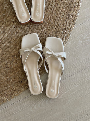 Bow Low Heeled Sandals / 修饰脚宽小高跟凉鞋