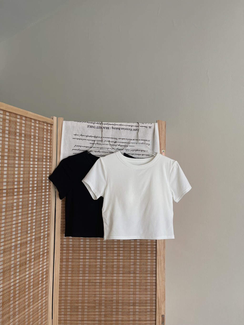 Plain Fit Padding Crop Tee / 纯色修身胸垫短T恤