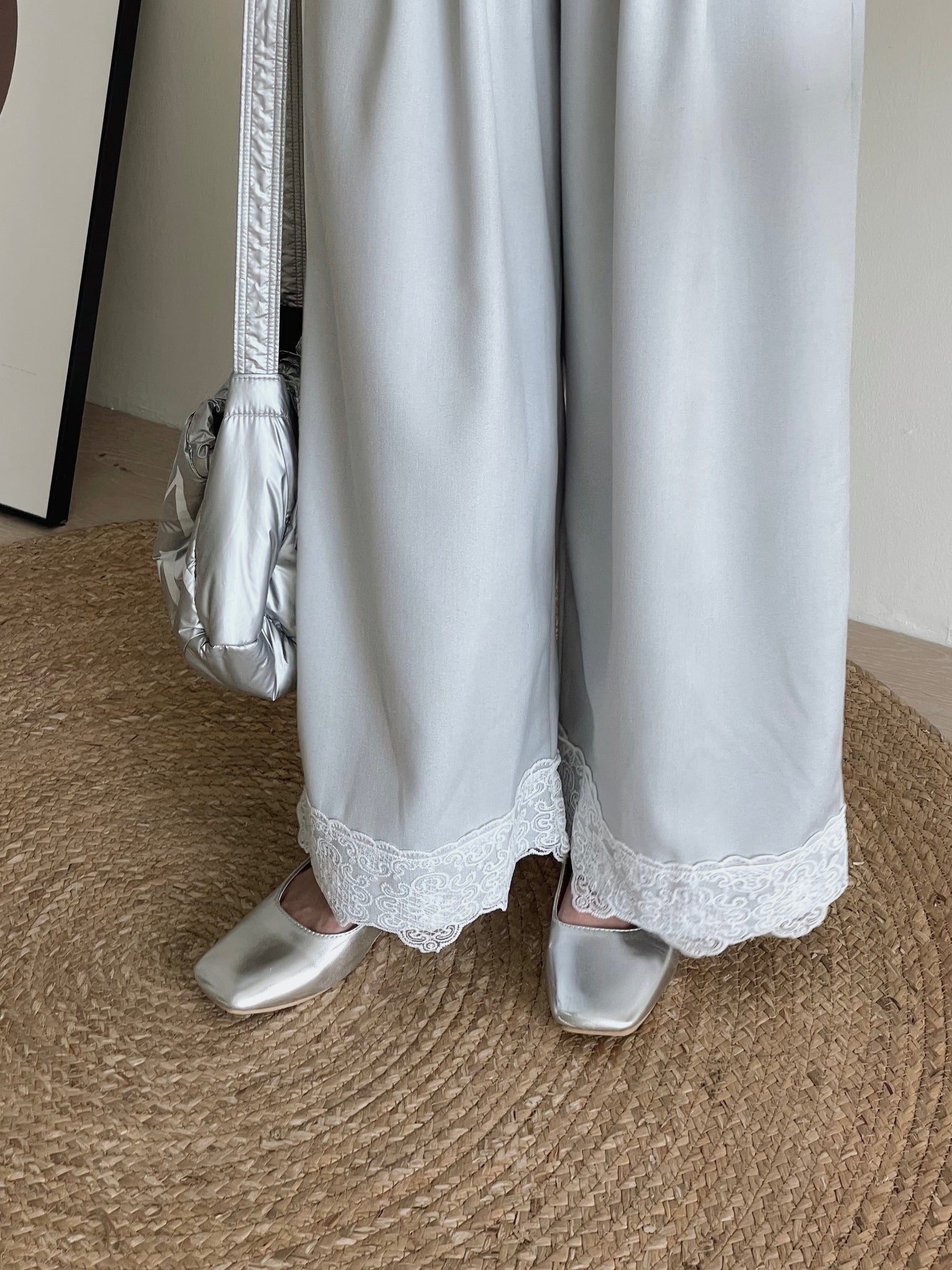 Hem Spliced Lace Pants / 蕾丝拼接花边阔腿裤