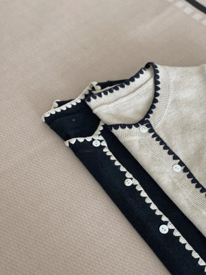 Flower Edge Knit Top / 圆领花边条针织开衬