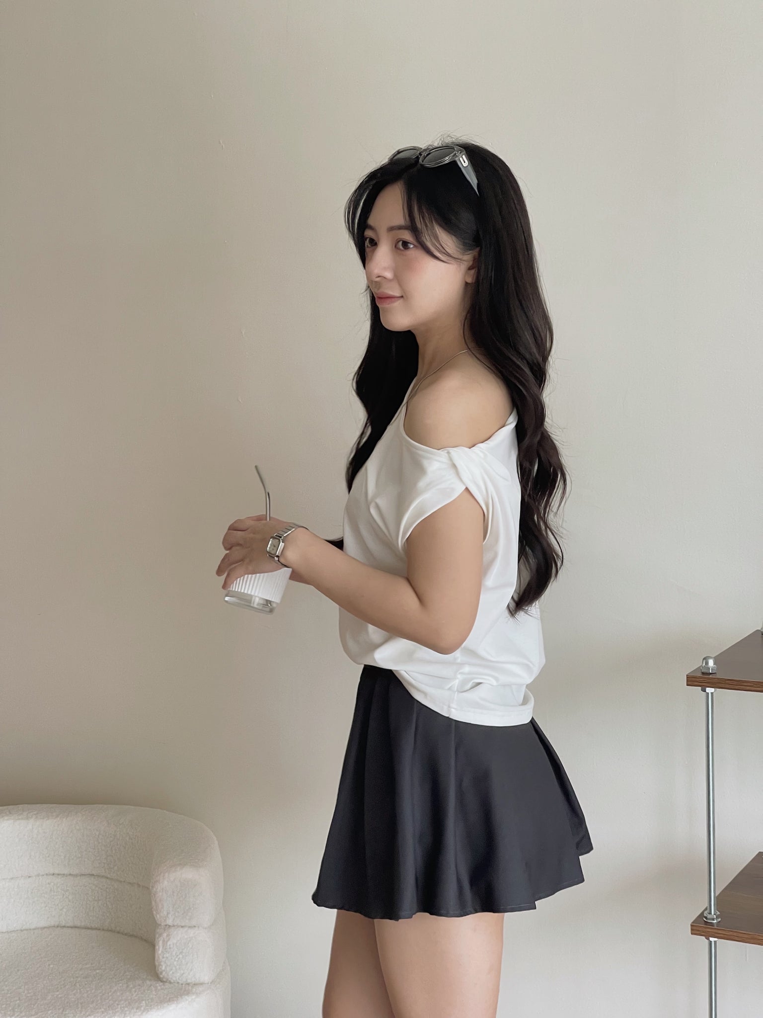 Knot Sleeve Casual Tee / 露锁骨显瘦扭结斜领T恤