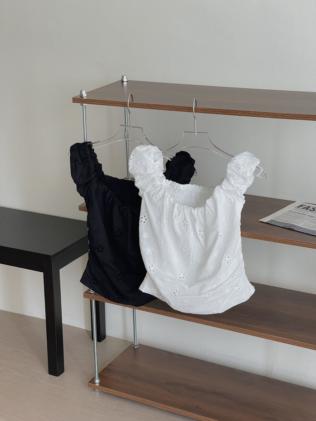 Eyelet Off Shoulder Top / 镂空显瘦一字肩上衣