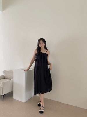 Holiday Pleated Dress / 度假抹胸吊带连衣裙