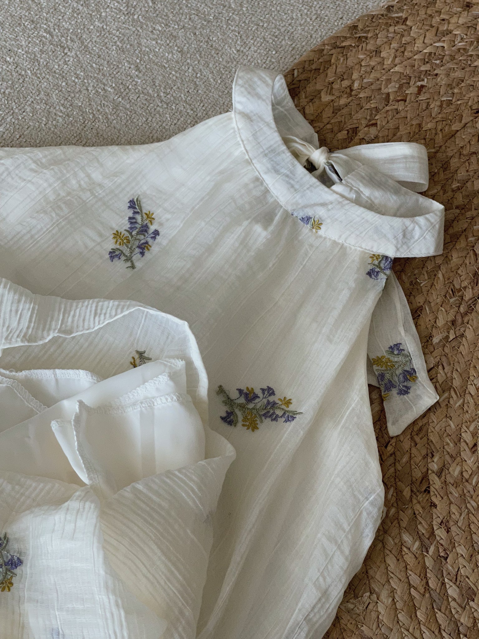 Embroidered Floral Dress / 刺绣碎花度假风连衣裙