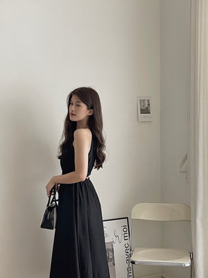 Back Hollow Out Dress / 挂脖背镂空连身裙