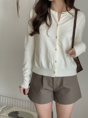 Soft Cloud Knit Cardigan / 软糯小金扣针织衫