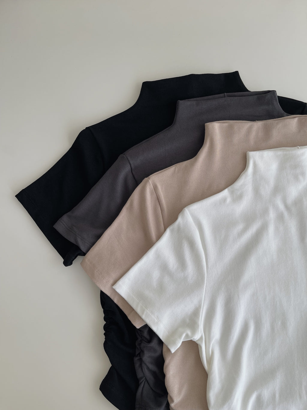 Pendant Mock Neck Top / 小吊坠半高领打底上衣