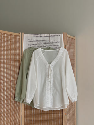 Anais V-Neck Loose Shirt / 清冷风宽松V领衬衫