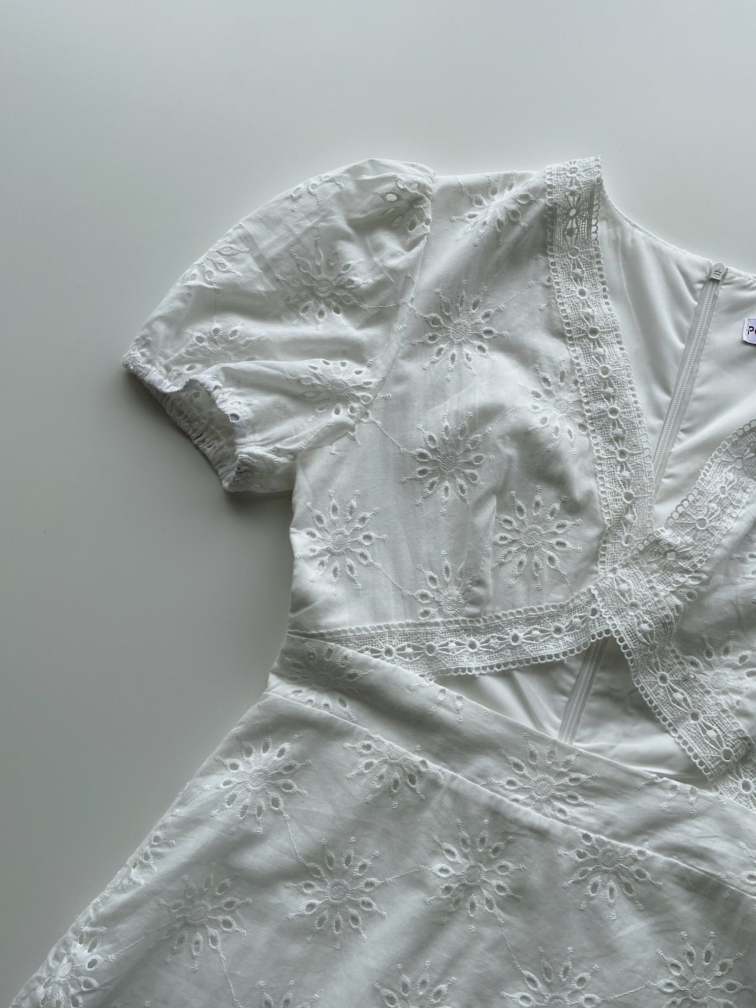 Eyelet Embroidered Cutout Dress / 挖空设计感连衣裙