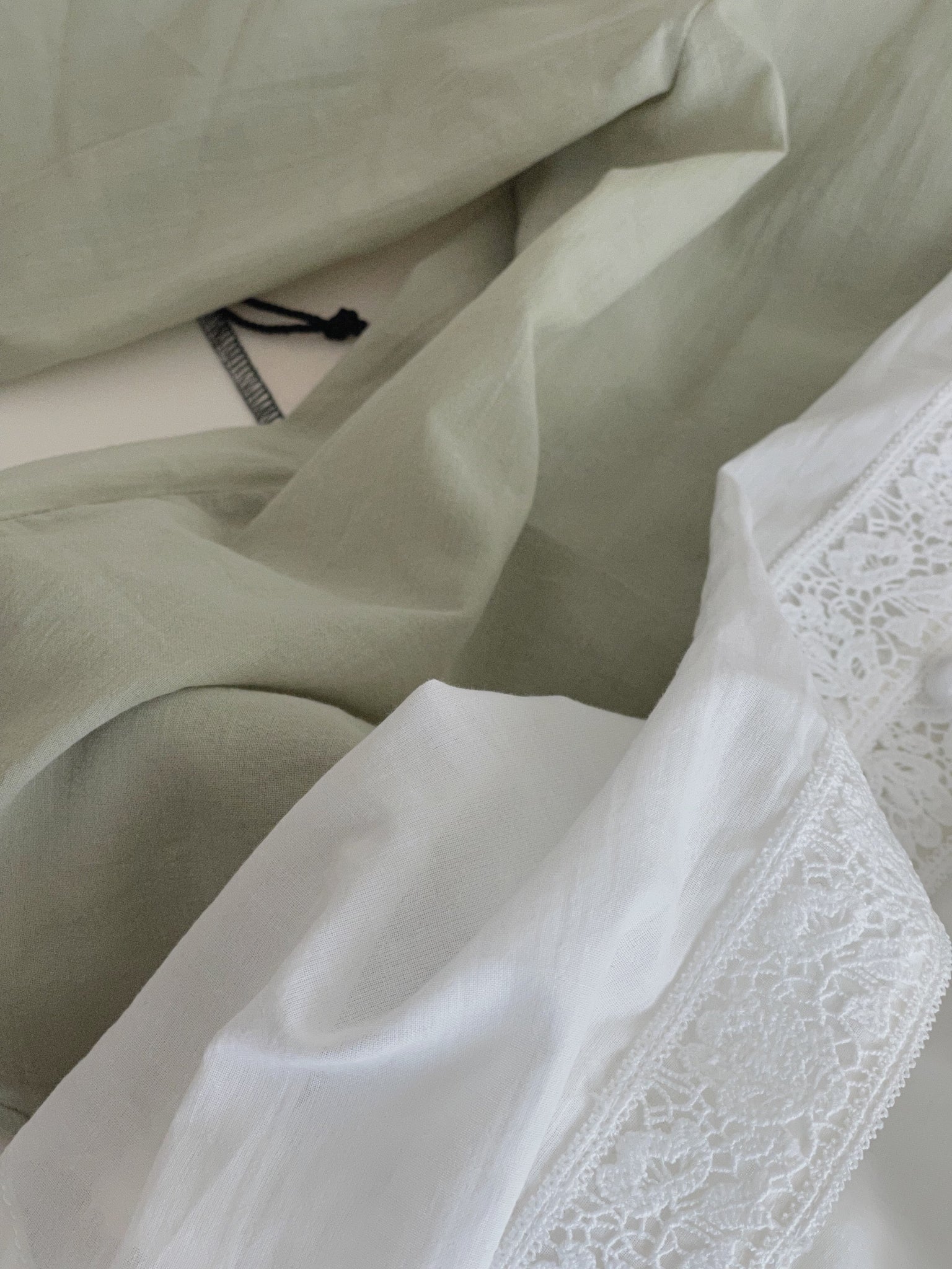Anais V-Neck Loose Shirt / 清冷风宽松V领衬衫