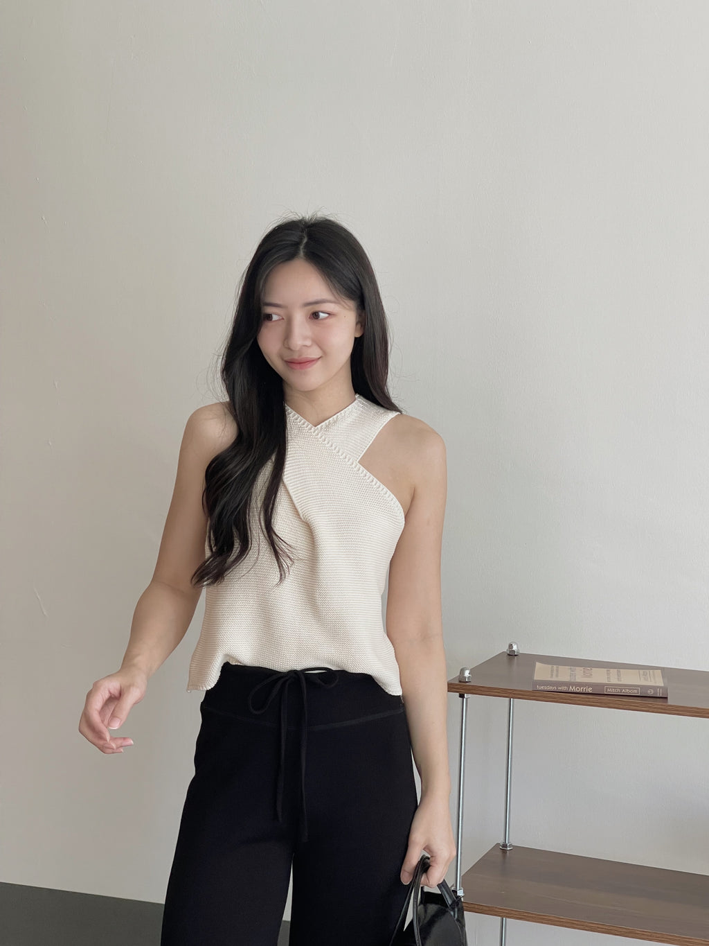 Knitted Cross Halter Top / 气质针织交叉无袖上衣