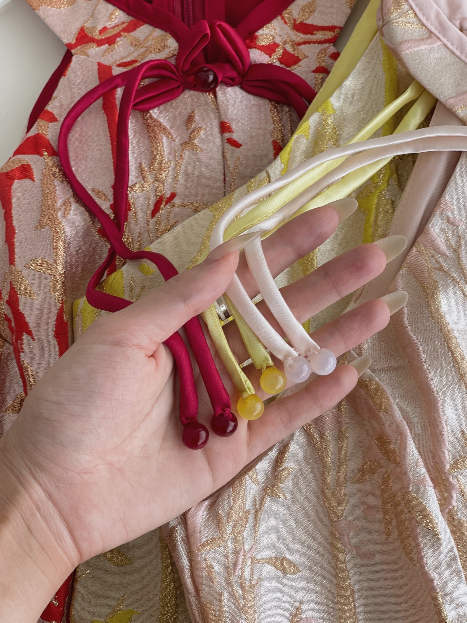 Lustrous Gold Brocade Halter Top / 金缕流芳-浮雕提花旗袍上衣