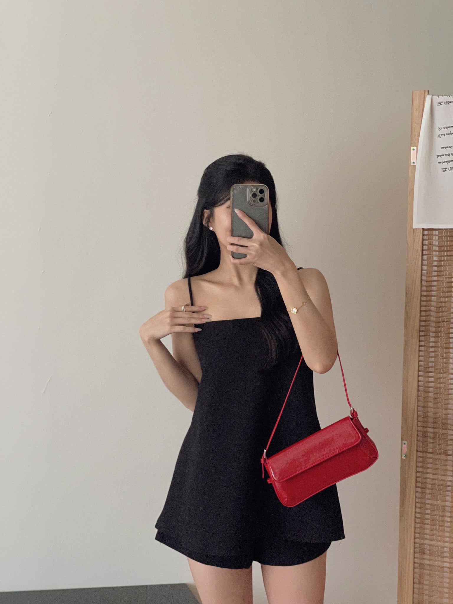 Edgy Minimalism Set / 极简个性吊带阔腿短裤套装