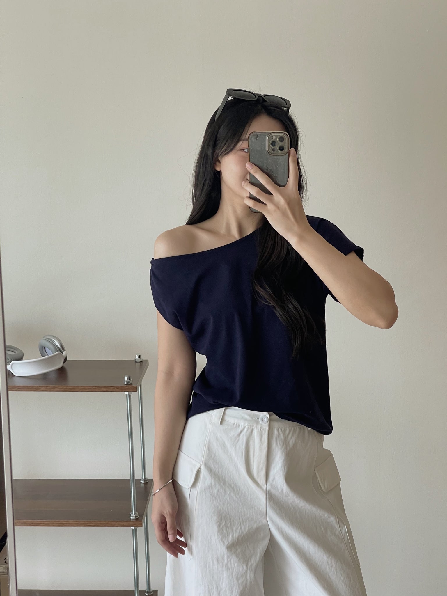 Knot Sleeve Casual Tee / 露锁骨显瘦扭结斜领T恤