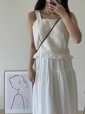 Vina Tassel Sleeveless Top / 流苏摆吊带上衣