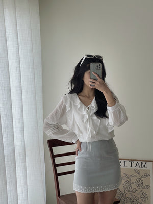 Emmeline Ruffled Blouse / 甜美荷叶衬衣
