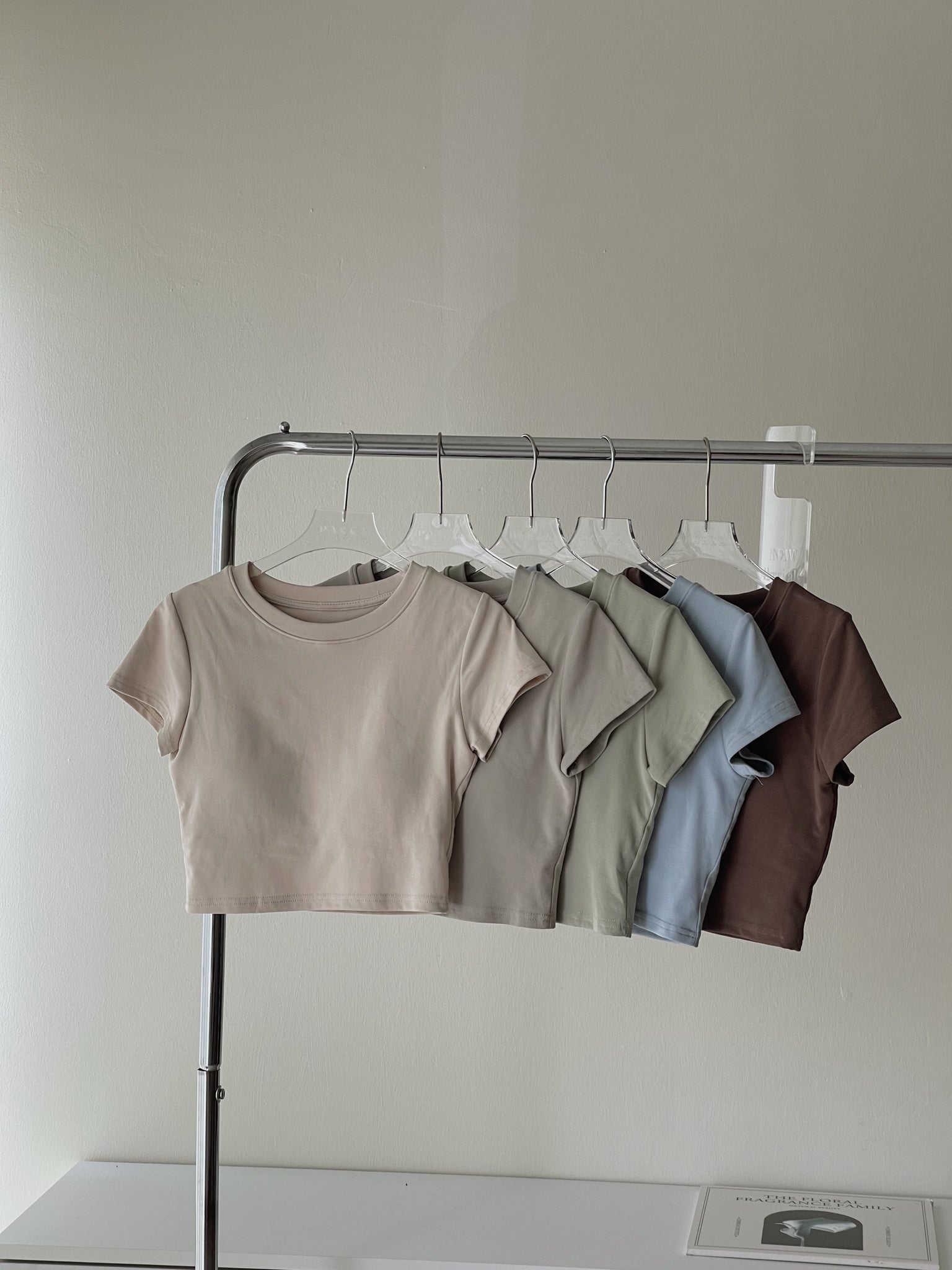 Crop Tee With Removable Pad / 短款T恤自带可拆卸乳胶垫