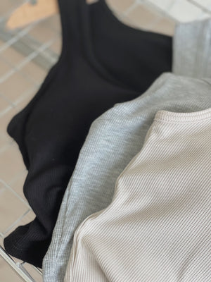 Wide Strap Padded Top / 宽肩锁骨方领