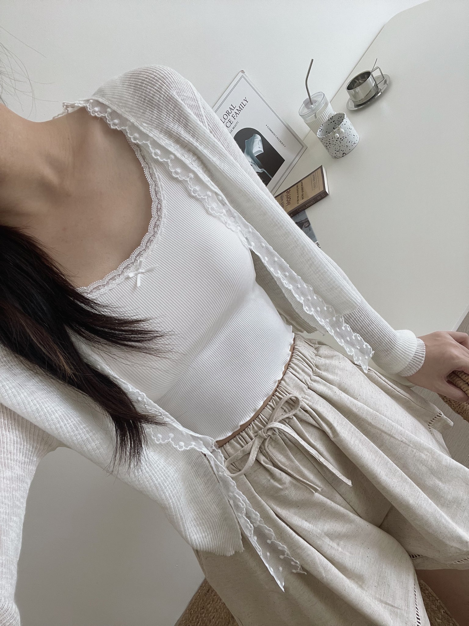 Lace Edge Padded Crop Top / 带胸垫遮副乳蕾丝短背心