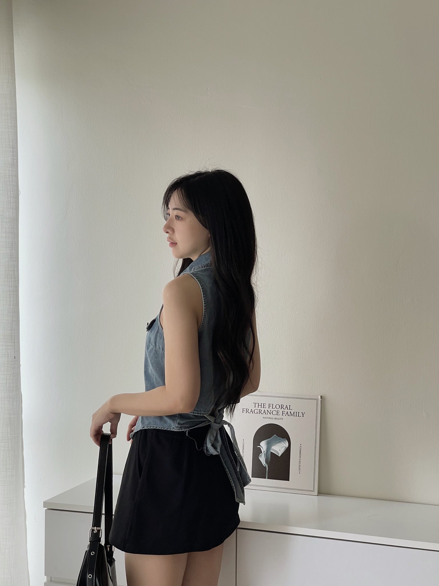 Collar Back Ribbon Top / 牛仔翻领后系带上衣