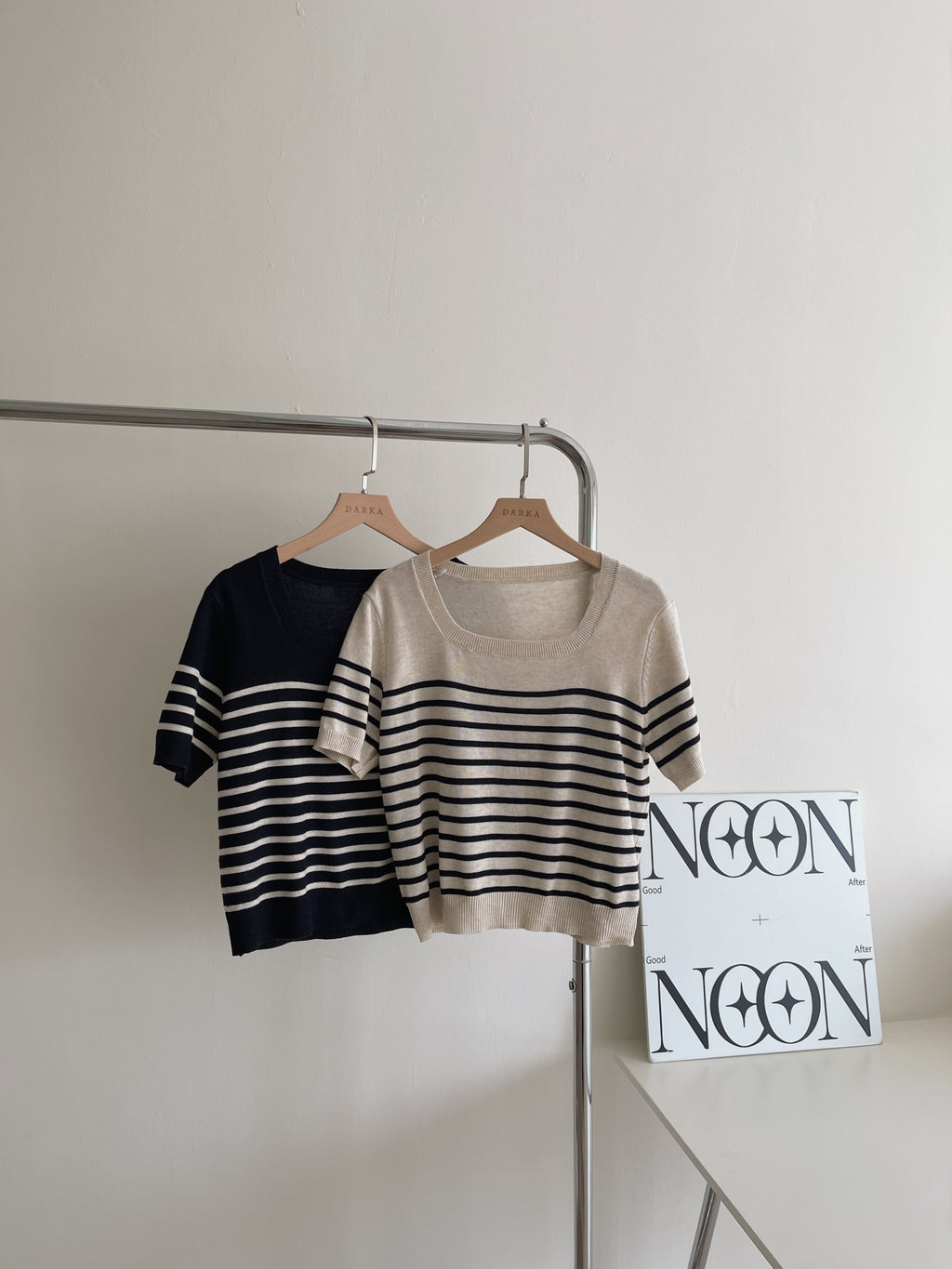 Korean Stripes Knit Top / 条纹针织方领T恤