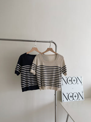 Korean Stripes Knit Top / 条纹针织方领T恤