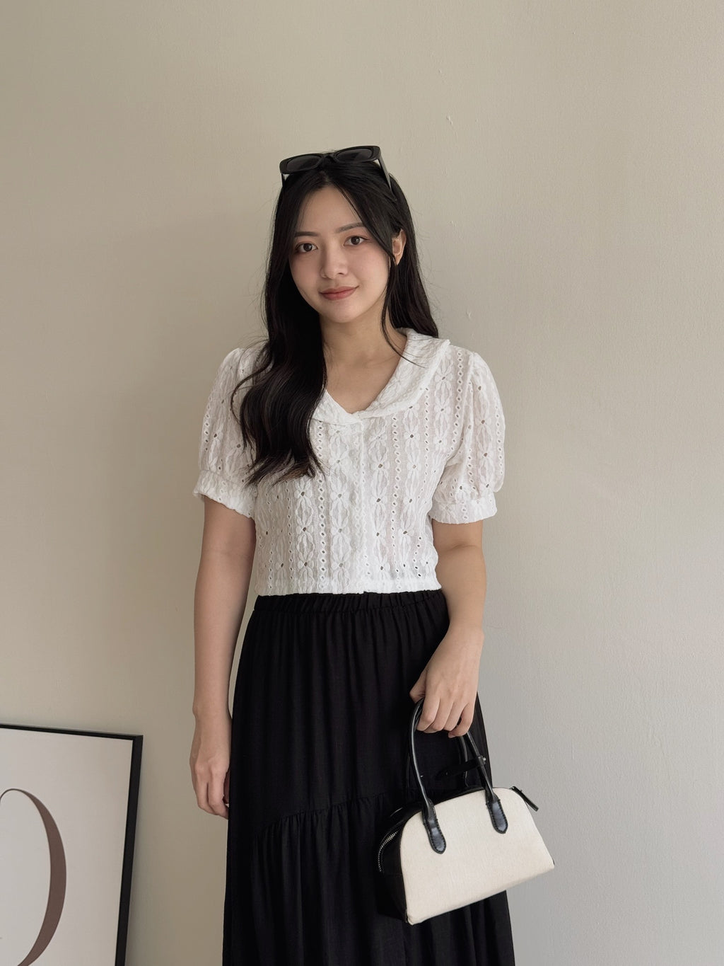 Bertha Flower Embroidered Top  / 花纹浮雕刺绣上衣