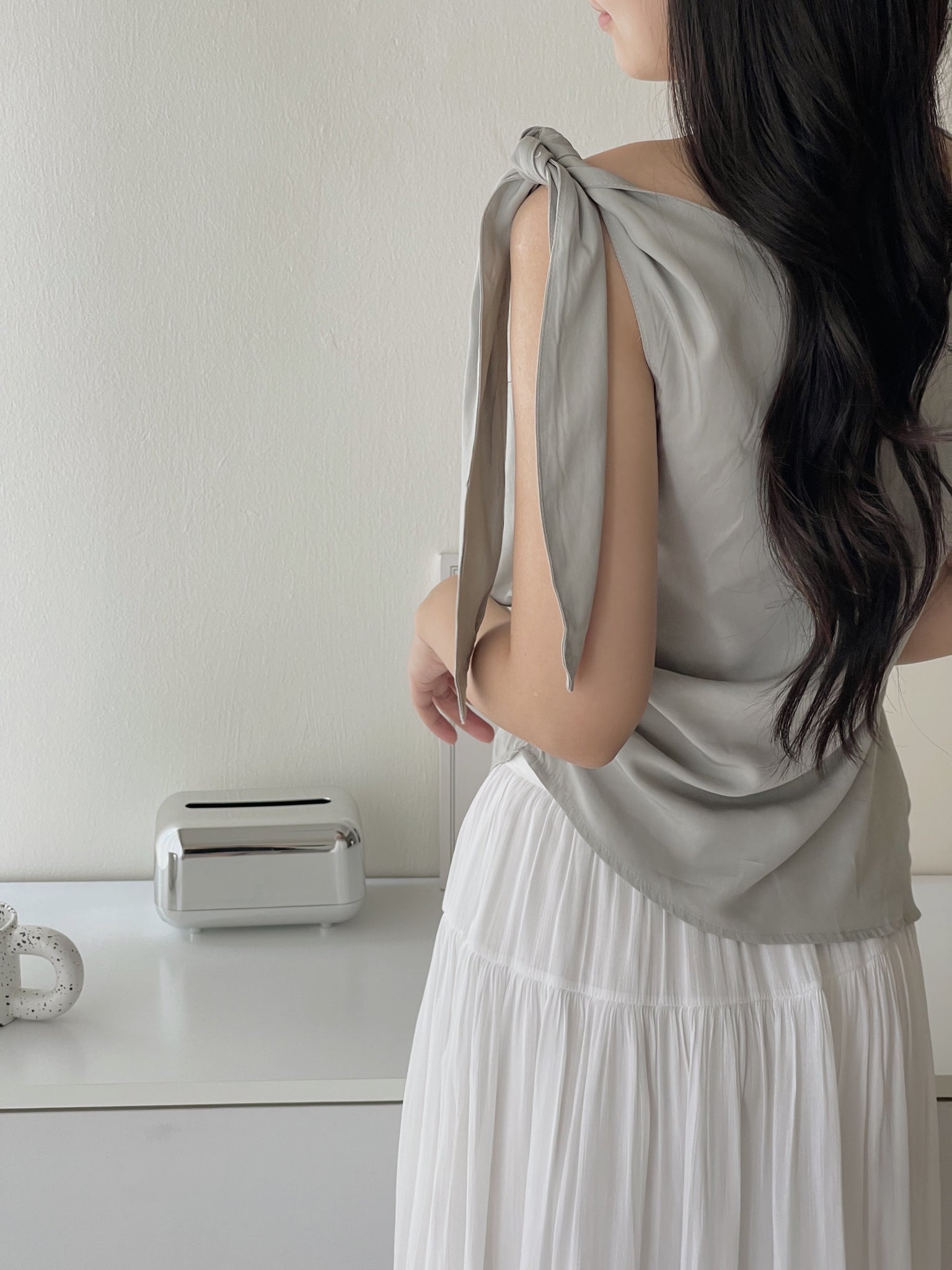 Wide Shoulder Ribbon Top / 宽领单肩系带不规则小衫