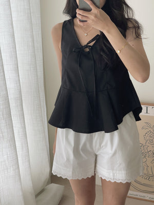 Lace Trim Casual Pants / 甜美蕾丝边条休闲短裤